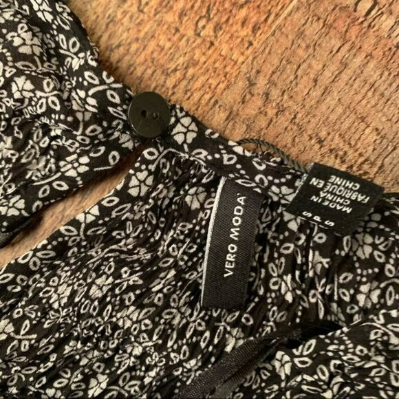 Vero moda long sleeve tiered mini smock flower dress - S - Picture 2 of 7